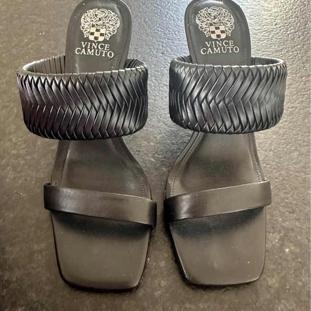 Vince Camuto Black Sandals Sleek and Stylish